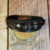 Bracelet de cuir noir 1 brin plat 2 tressé avec une ancre métal bordée de bagues métal